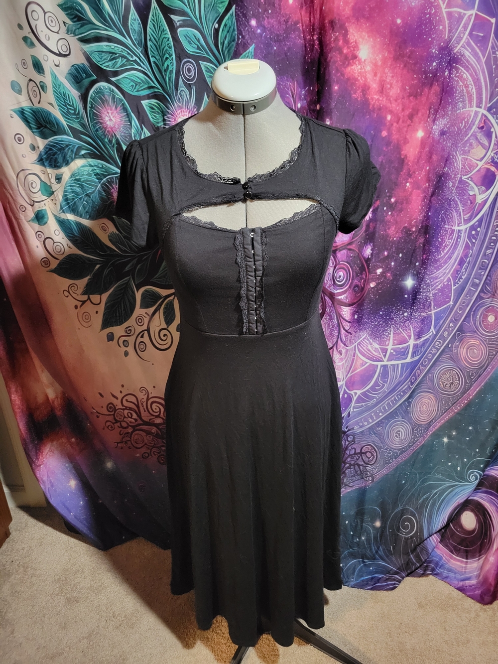 Hot Topic Black Keyhole Lace-Trim Midi Dress With Pockets Sixe XS